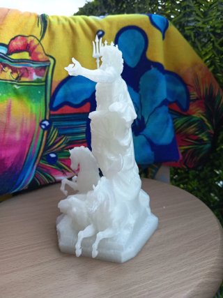 Statua Poseidone con cavalli