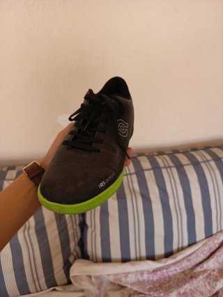 Zapatos Negros y Verdes