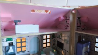 Casita de madera para muñecas