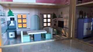 Casita de madera para muñecas
