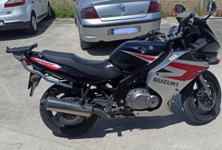 Suzuki GS500F Sportbike Negra