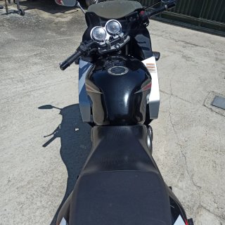 Suzuki GS500F Sportbike Negra