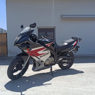 Suzuki GS500F Sportbike Negra