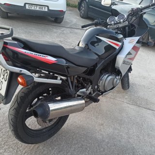 Suzuki GS500F Sportbike Negra