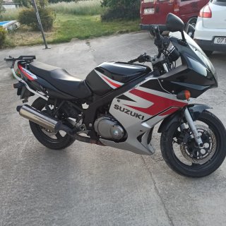 Suzuki GS500F Sportbike Negra