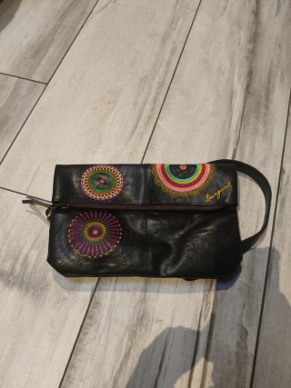 Bolso Desigual Piel Negro Bordado