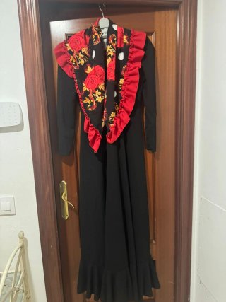 Vestido Flamenca Negro y Fucsia con Pico
