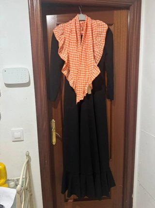 Vestido Flamenca Negro y Fucsia con Pico