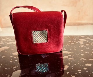 Bolso de fiesta burdeos con pedreria