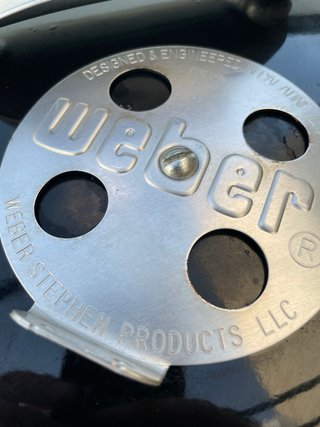 Barbacoa Weber Compact Carbón con funda original.
