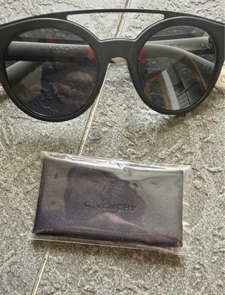 Occhiali da sole Givenchy GV 7017/N/S neri