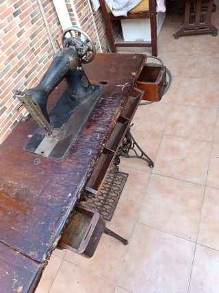 Máquina de coser Singer antigua