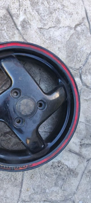 Llanta Trasera Scooter Malaguti Negra con Aro Rojo