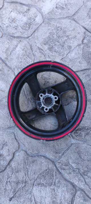 Llanta Trasera Scooter Malaguti Negra con Aro Rojo