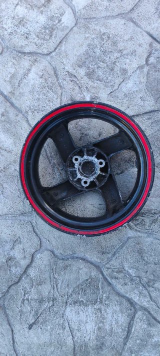 Llanta Trasera Scooter Malaguti Negra con Aro Rojo