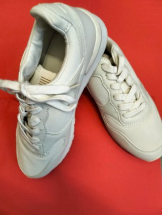 Scarpe ginniche Bershka bianche nuove.