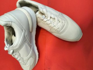 Scarpe ginniche Bershka bianche nuove.