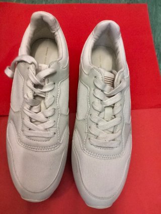 Scarpe ginniche Bershka bianche nuove.