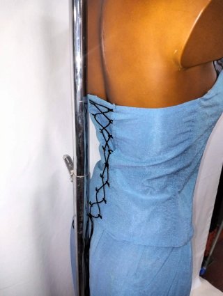 Vestido de fiesta azul. En dos piezas.