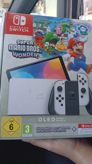 Nintendo Switch OLED + Super Mario Bros. Wonder