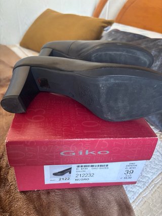 Zapatos de tacón Giko piel negros