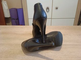 Botines de tacón negros efecto piel serpiente