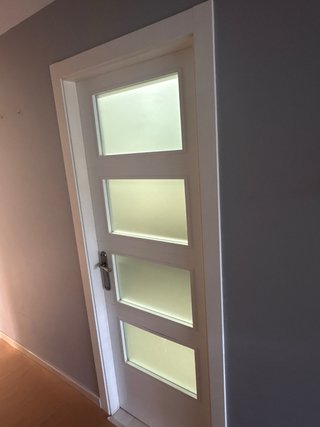 Puerta blanca moderna