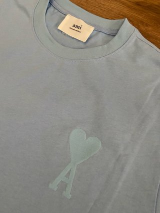 Camiseta Ami Paris Oversize Celeste