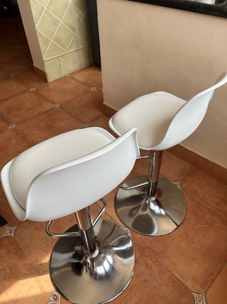 2 Taburetes Altos Blancos