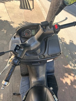 Suzuki Burgman 125cc Maxi Scooter