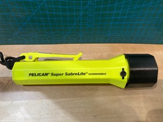 Linterna Pelican Super SabreLite Submersible