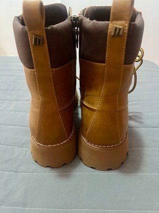Botas Mustang Marrones y Amarillas