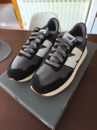 Zapatillas New Balance 327 Gris/Blanco/Negro 42