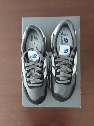 Zapatillas New Balance 327 Gris/Blanco/Negro 42