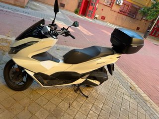 Honda PCX 2022 Blanca