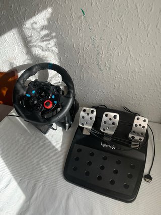 Volante Logitech PS con Pedales (Precionegociable)