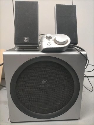 Altavoces Logitech 2.1 Plata y Negro