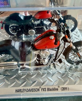 Harley-Davidson FXS Blackline 2011 Moto a Escala