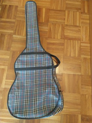 Guitarra clásica buen estado con funda