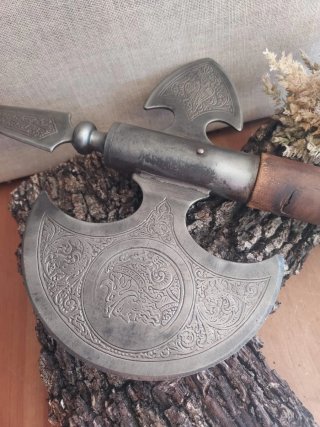 Hacha medieval decorativa