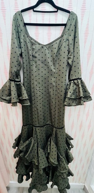 Traje de flamenca verde con lunares