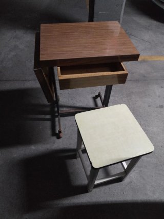 Mesa y Silla Antigua