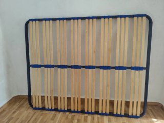 Somier 150x190 con patas.