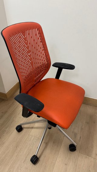 Silla de oficina ergonómica naranja