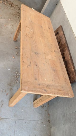 Mesa de madera rústica