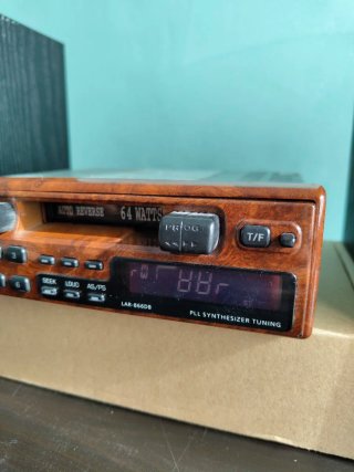 Radio Cassette Tokai. Frontal madera