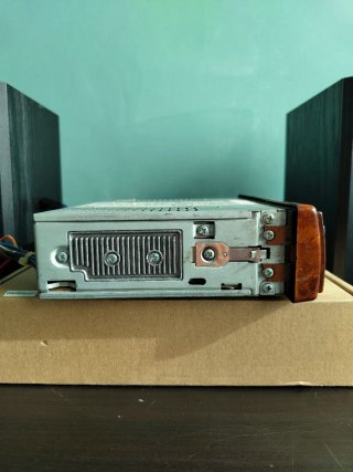 Radio Cassette Tokai. Frontal madera