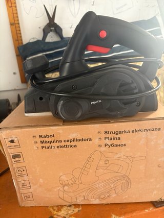 Máquina cepilladora eléctrica
