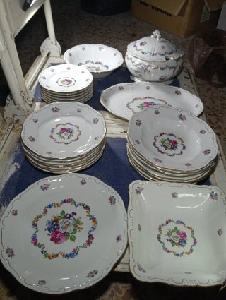 Juego de vajilla de porcelana con flores