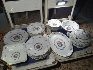 Juego de vajilla de porcelana con flores